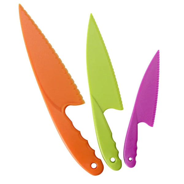 "3-Piece Kids Kitchen Knife Set – Safe Plastic Cooking Knives with Serrated Edges for Children – Child-Friendly Baking & Cutting Tools"