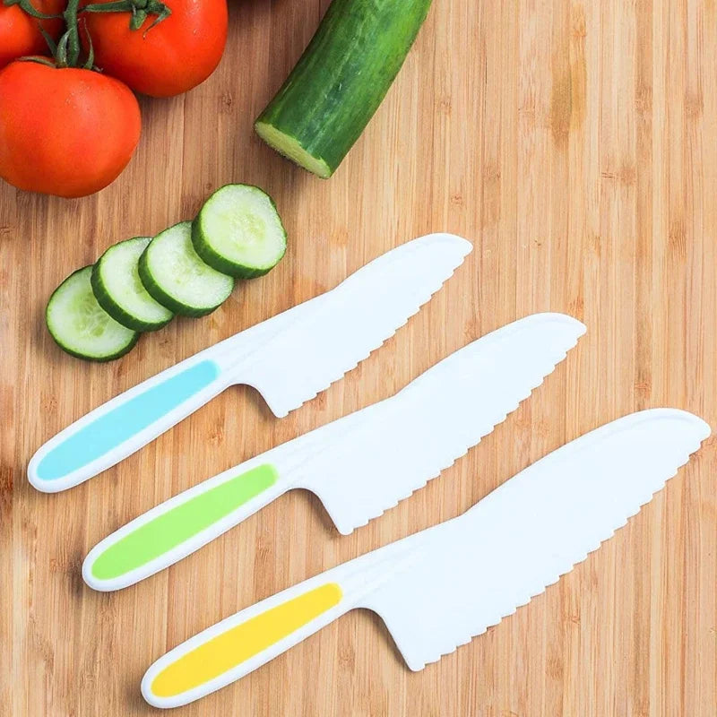 "3-Piece Kids Kitchen Knife Set – Safe Plastic Cooking Knives with Serrated Edges for Children – Child-Friendly Baking & Cutting Tools"