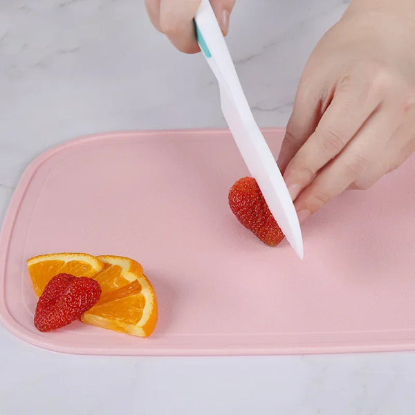 "3-Piece Kids Kitchen Knife Set – Safe Plastic Cooking Knives with Serrated Edges for Children – Child-Friendly Baking & Cutting Tools"
